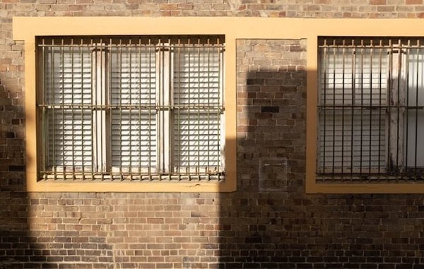 Comment établir un calendrier de plantation pour un balcon-jardin ensoleillé ?