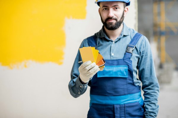 Prix d'un peintre : les différents facteurs à retenir